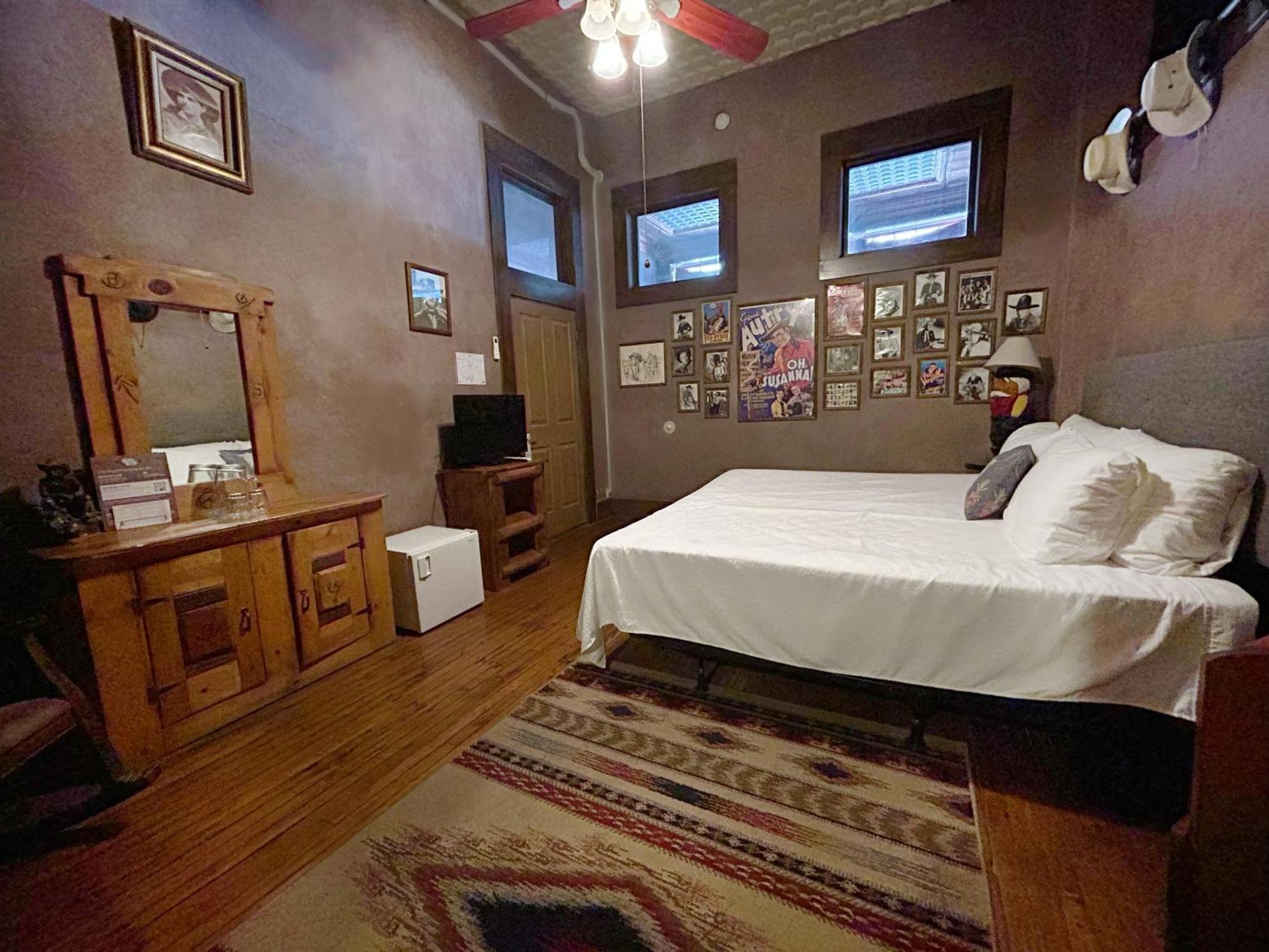 Deluxe King Suite,1758391350:JPEG